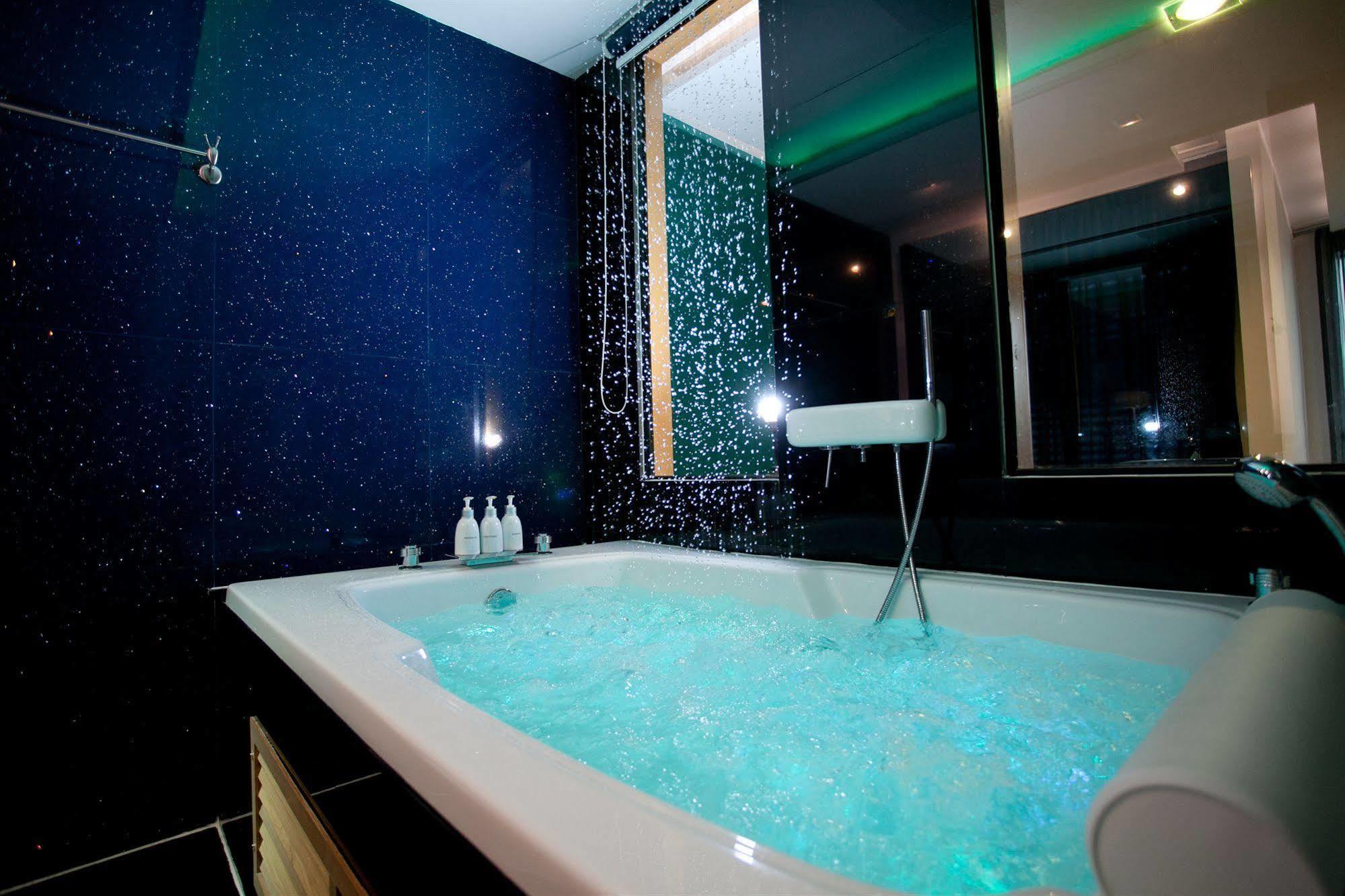 Phuket Sea Cono Boutique Hotel מראה חיצוני תמונה